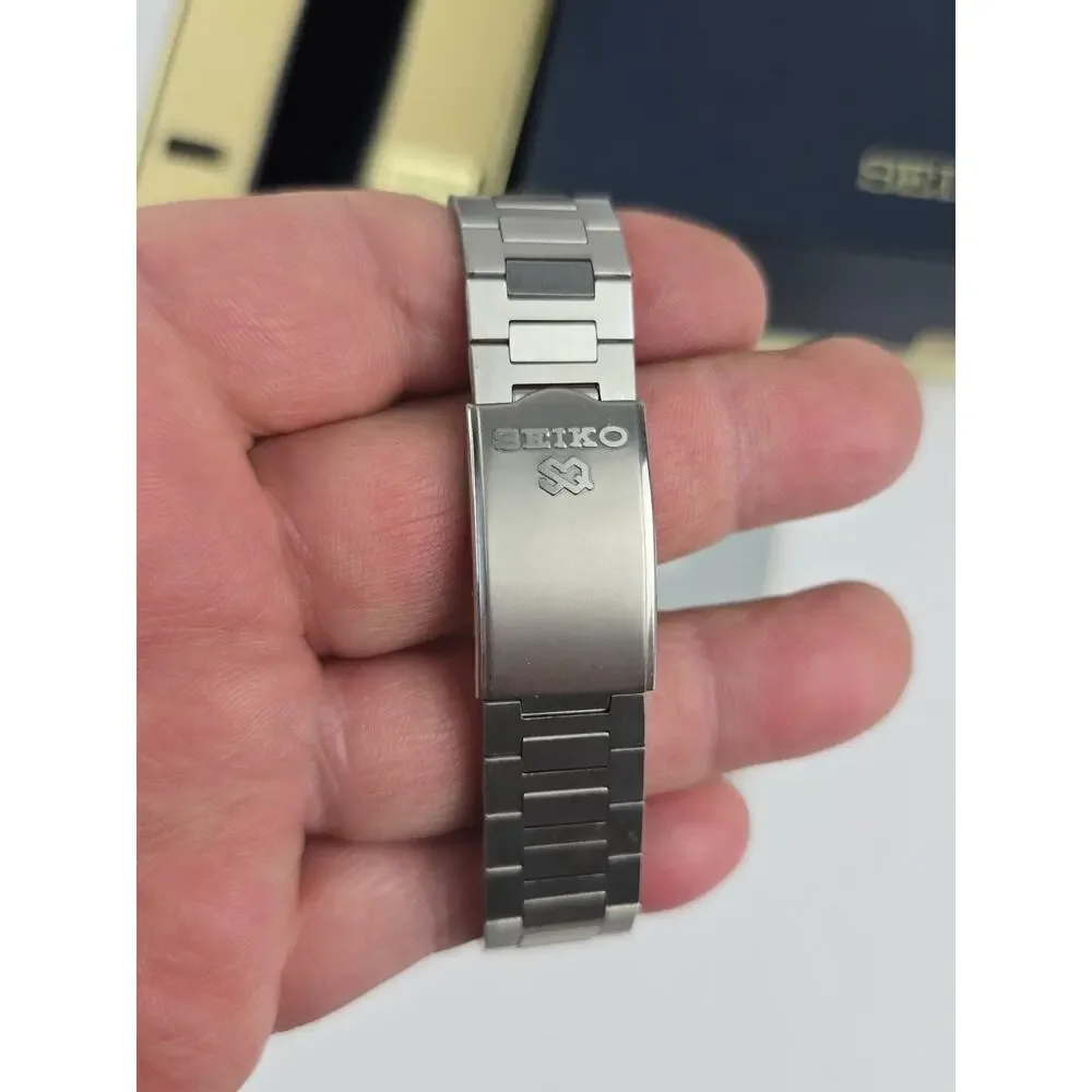 Vintage Seiko A927-5010 Digital Chronograph Day Date w/ box Clean! -need battery